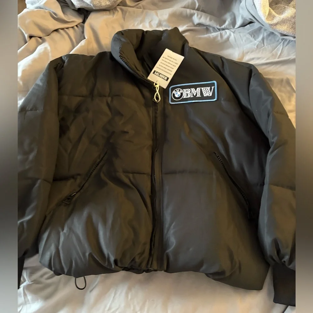 BMW Classic Black Puffer Jacket
Black Oversized
Soft Warm - Picture 9 of 10
